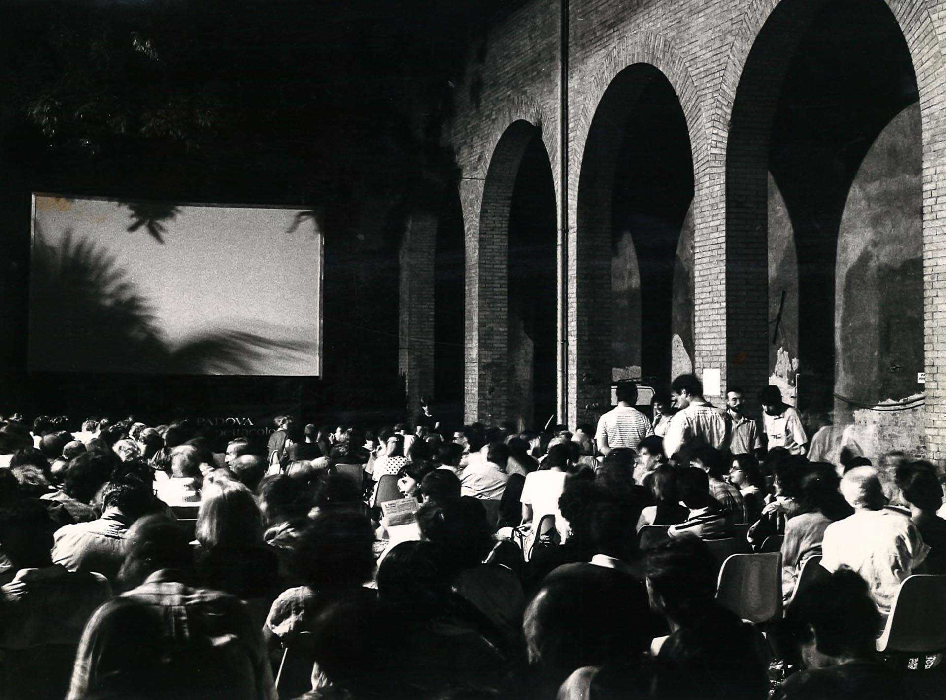 Cinema all'aperto nel cortile della Reggia dei Carraresi, Padova, 1978